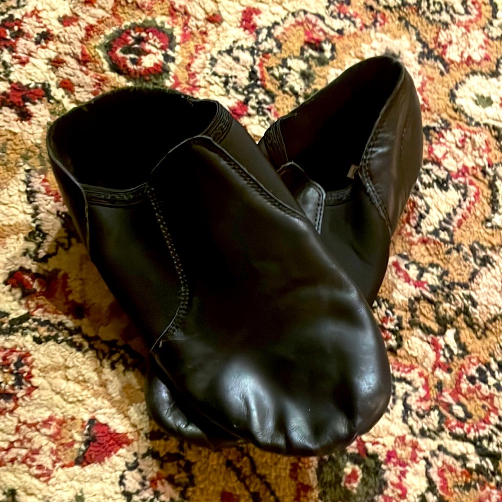 These are jazz shoes for children:)